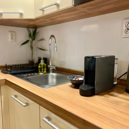 Adm Peaceful In Center- Wifi, Coffee, Ac Apartman Pozsony